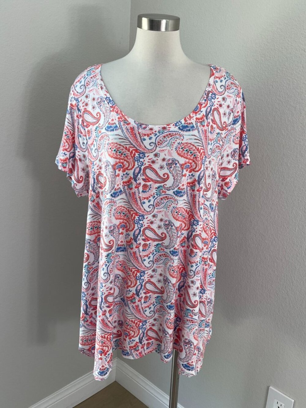 NEW Jones & Co Womens Plus 2X Paisley Scoop Neck Short Sleeve‎ Tunic Top Stretch